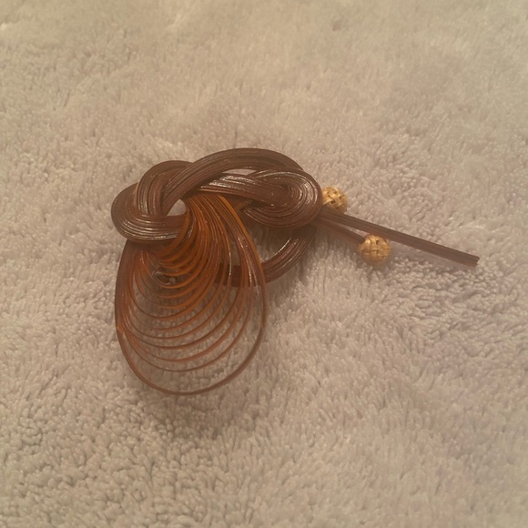 Natural Thai Reed Brooch - Picture 2 of 4